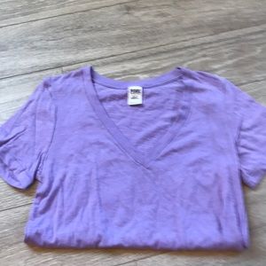 T-shirt Victoria's Secret PINK - Graphique, Col En V, Ourlet Incurvé - Gris Charbon, Neuf Avec étiquettes